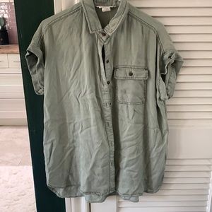 Button down short sleeve shirt